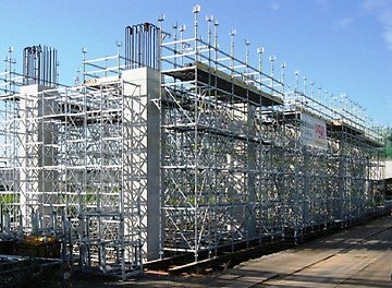 北海道新幹線工事、大野新道橋りょう工事<br/>【ドイツ最新鋭型くさび式保工 PERI－UP ロゼット・STR 100】<br/> 