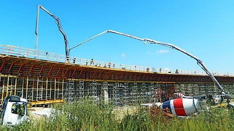 Betonowanie ustroju nośnego w pierwszym przęśle.