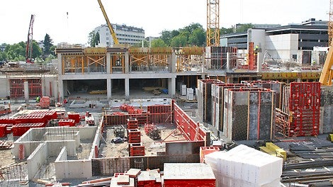 Seinien ja pilareiden muottitöissä käytettiin PERI TRIO -seinämuottijärjestelmää.