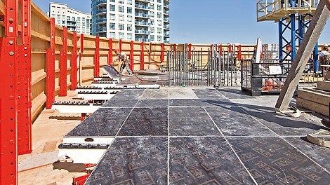 Protected by the RCS climbing protection panel, safe and fast forming was carried out even at great heights using SKYDECK.