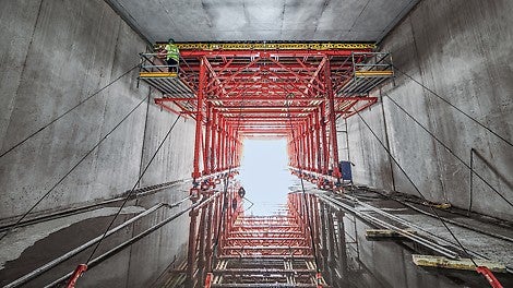 The urban railway tunnel &quot;Erdinger Ringschluss&quot; is part of the new 26-km-long rail line connecting the city of Munich with the Munich Airport.