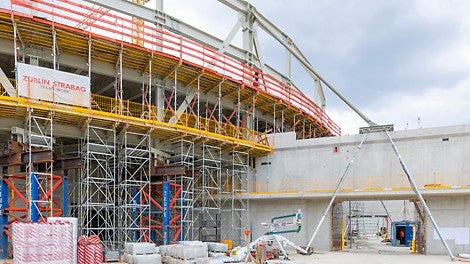 Basierend auf den komplexen Projektanforderungen erarbeiten PERI Ingenieure alle notwendigen Schalungs- und Gerüstplanungen.