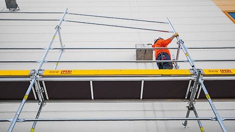 Opciono je moguće postaviti obe ograde na Easy Ram i montirati ga sa donjeg nivoa.