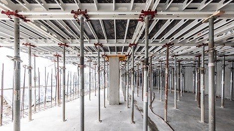 Sinnvoll ergänzt wurde das Schalungssystem SKYMAX durch die PEP Alpha-2 Deckenstützen, die schwerpunktmäßig im Wohnbau sowie im leichteren Gewerbebau eingesetzt wird.