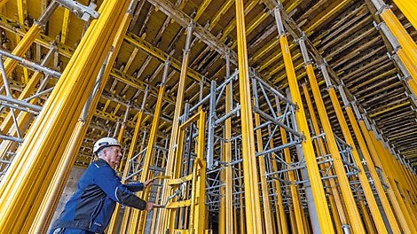 5.500 m² Stahlbetondecke: Insgesamt 900 MULTIPROP Stützen sorgten für eine sichere Lastableitung.