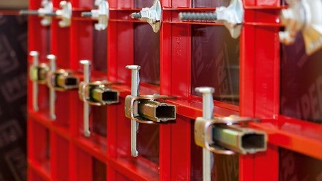  LRS是自带矫正功能的夹具，能够确保模块间横平、竖直、紧密地连接，也可最大连接5厘米宽的补模模块。