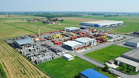 A Pozzaglio ed Uniti, in provincia di Cremona, sorge il polo logistico di PERI Italia su una superficie di 64.000 mq complessivi