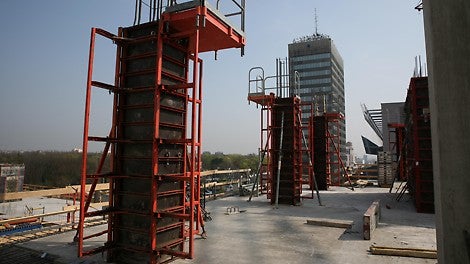 Bednění sloupů QUATTRO umožňuje přišroubováním překližky ze zadní strany docílení velmi kvalitního povrchu betonu.