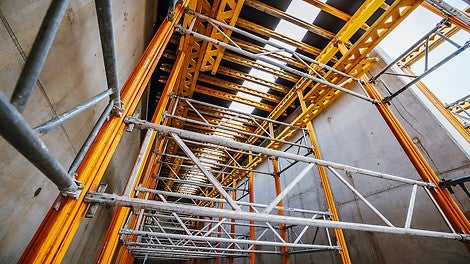 MP 625 shoring system set up at 20 ft. height using a single post, enabling safe and efficient concreting operations.