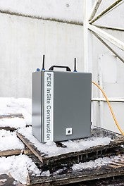 Das ISC Technikgehäuse bietet Platz für die Haupteinheit sowie mehrere unterschiedliche ISC Sensorknoten. Jeder dieser Knoten kann mit einem unterschiedlichen Sensor verbunden werden. Dies ermöglicht das gleichzeitige Sammeln großer Datenmengen.