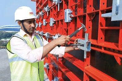 El cerrojo de alineación es la forma de conectar paneles, alineándolos al mismo tiempo.