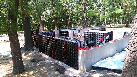 Участие е издигането на нов паметник на Левски във Военна академия по инициатива на български патриотично-военни организации.