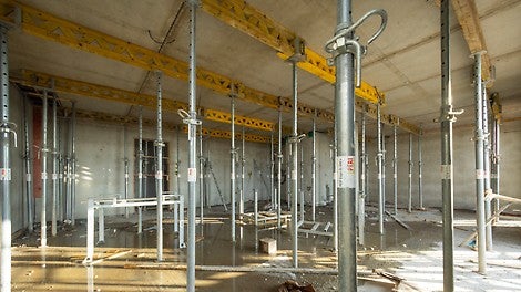 Die MULTIFLEX Träger-Deckenschalung mit GT 24 Gitterträgern und PEP Ergo Deckenstützen dient zum Schalen der Geschossdecken.