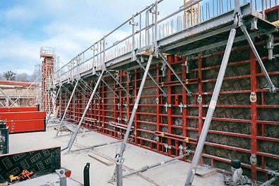 Jedno rozwiązanie i dwie zasadnicze korzyści: wysoki standard bezpieczeństwa i efektywna rotacja sprzętem przy zastosowaniu zintegrowanych jednostek deskowania MAXIMO i pomostów MXP.