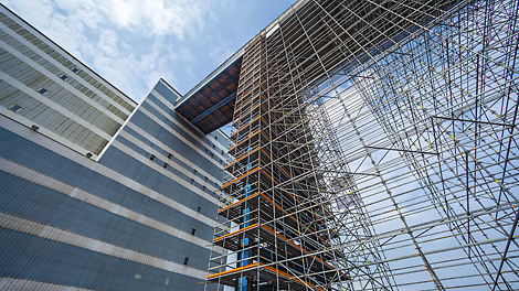 Леса PERI UP Flex применяются в качестве опорных конструкций. Высокая несущая способность и скорость монтажа, а также гибкость системы позволяют возводить универсальные структуры, которые подойдут для разных типов работ.<br/>