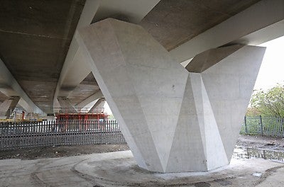 Custom-made cleats realised the unique shape of the piers.