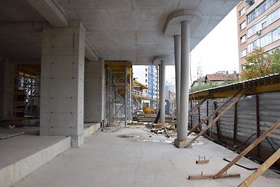 Благодарение на добрата работа на подизпълнителите със системите PERI се постига нужното качество на бетонната повърхност.