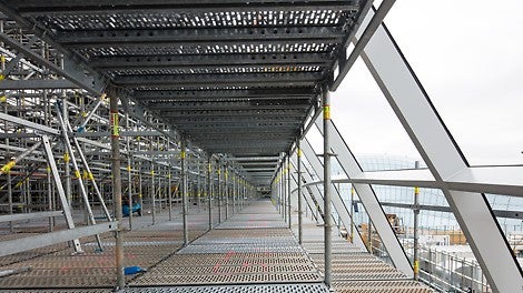 All working levels could be completely covered with PERI UP Flex while the flat and even work areas were free of any tripping hazards. (Photo: David McArthur Parallax Photography)