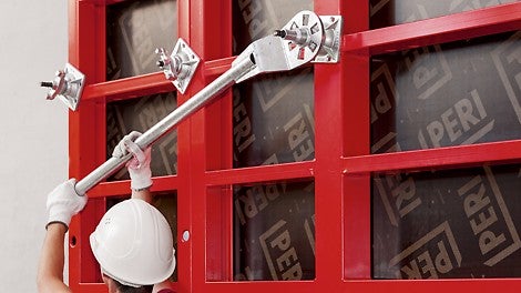 La clé pour barre de serrage est toujours utilisée lors du décoffrage.<br/>