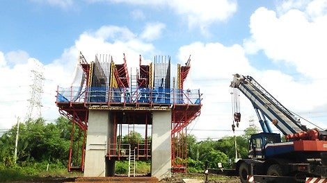 From the 3rd casting, the working platform was additionally erected to ensure a safe and comfortable working space. <br/>