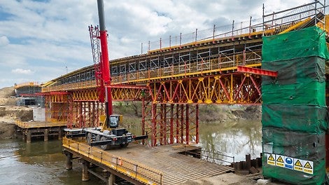 Alphakit rešetke su korišćene za premošćavanje raspona od 16,25m. 