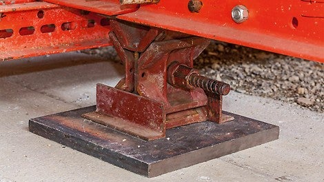 Mittels Absenkkeil konnte die Gewölbeschalung problemlos ausgeschalt werden.