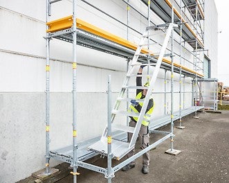 Lehké schodiště pro fasády s šířkou 67 cm