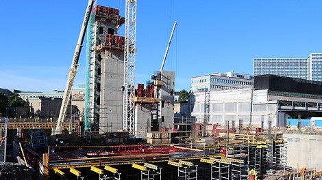 PERI:n järjestelmillä tehdyissä kuiluissa käytettiin TSE-purkuelementtien avulla toimivaa kuilumuottia, ja koko sisäpuolen kuilumuotti voitiin nostaa yhtenä kappaleena.