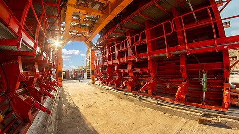 Строительная техника может беспрепятственно проходить через тележку для бетонирования