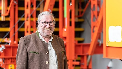 &quot;在珠海的第一晚，我们去吃了饭。宽志问我能不能用筷子吃饭。我反问说‘如果我不会使用筷子，会怎样？’他回答说，‘那你只能挨饿了！’除了许多其他技术上的挑战，我也克服了这个问题。幸运的是，我认为中国的美食实在太棒了，而且在中国，商务宴请是建立良好合作关系的重要部分，而我在这方面也做的很棒。&quot;