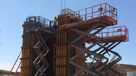 VARIO GT24 Girder formwork being used to construct the 15m high walls. This system is able to withstand high load bearing due to the girder system