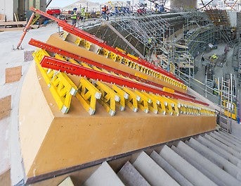 During the planning phase, the use of system components, e.g. GT 24 girders or VARIOKIT steel walers, is maximized.