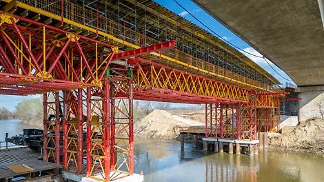 Most je prelaz preko reke Velike Morave, i rešen je objektom koji se sastoji od glavne konstrukcije nad samom rekom i inundacionog dela na levoj obali.