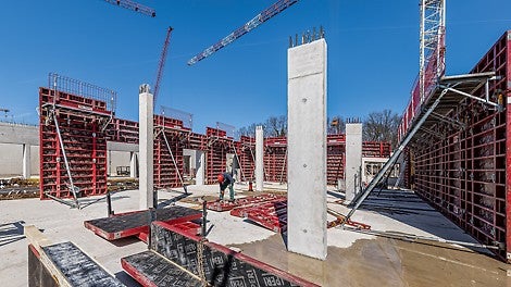Das Sockelgeschoss des neuen Gymnasiums Langenhagen wird in Stahlbetonbauweise mit sichtbar bleibenden Betonflächen ausgeführt.