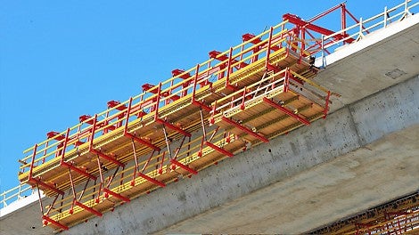 Paralelno je korišćeno dve grupe od po četvoro VARIOKIT kolica za izradu oplate venca.