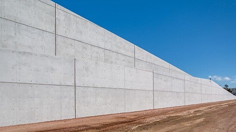 The walls which separate the artificial hill from the rest of the park are up to 32 m high. The required high architectural concrete quality has been easily achieved using the VARIO Wall Formwork with the formlining sheets screwed on at the rear.