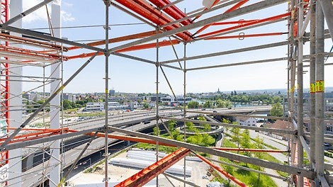 Bereits während der Bauphase bot sich den Holzbau- und Gerüstbaumonteuren eine spektakuläre Rundumsicht.