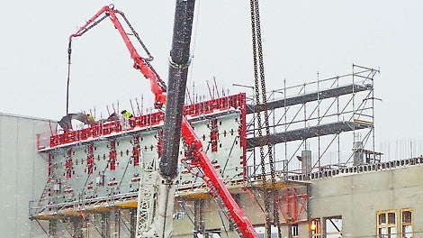 FB 180 -niveltyötasot toimivat seinämuottien tasoina kerros kerrokselta.