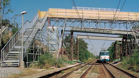 &lt;p&gt;&amp;Uacute;spě&amp;scaron;n&amp;aacute; realizace provizorn&amp;iacute;ho, bezpečn&amp;eacute;ho&amp;nbsp;přemostěn&amp;iacute; železničn&amp;iacute; tratě pro pě&amp;scaron;&amp;iacute; z př&amp;iacute;hradov&amp;yacute;ch nosn&amp;iacute;ků LGS s vysokou &amp;uacute;nosnost&amp;iacute;.&lt;/p&gt;<br/>