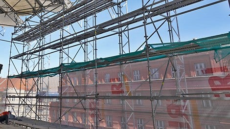 Oprava fasády a střechy činžovního domu v Praze