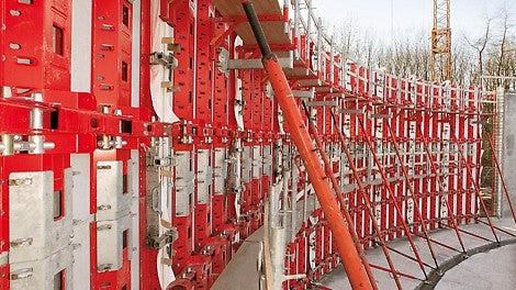 PERI RUNDFLEX Plus系统使用标准组件调节半径，避免了对模板重新安装或改装的耗时操作。 