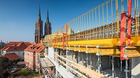 Bezpieczna każda krawędź na budowie, dzięki prostemu w montażu systemowi PERI PROKIT