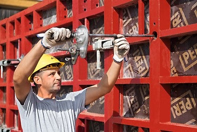 Durch die einseitige Ankertechnik lässt sich mit der Wandschalung MAXIMO besonders schnell und sicher schalen.