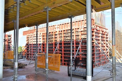 Изпълнение на вертикални елементи с TRIO - универсална кофражна система за интензивна работа с високо натоварване, когато основната цел е оптимизиране на времето и намаляване на разходите. 