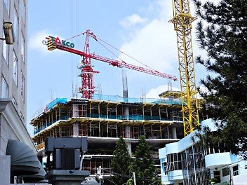 It is located in Phu Nhuan District, Ho Chi Minh City and consistes of 13 floors and 2 basements