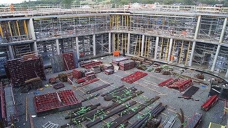 Her ser man PERI utstyr som MAXIMO, PERI UP Reis og Multiprop Støtte. Det er PERI UP i kombinasjon med Multiprop