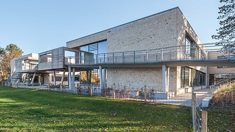 Der Neu- und Erweiterungsbau der Sonderschule ist Lebens- und Lernort für rund 150 körperbehinderte Kinder und Jugendliche.