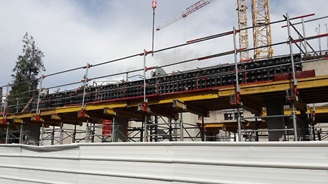 Le coffrage universel DUO utilisé pour les poutres