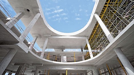 Due to its good technical properties, plywood had proven to be an important building material for the construction of small buildings, challenging structural and civil engineering projects but also for the production of individual precast concrete elements.