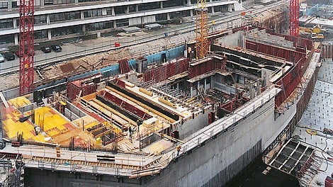 Climbing formwork with FB 180 climbing brackets and TRIO wall formwork.